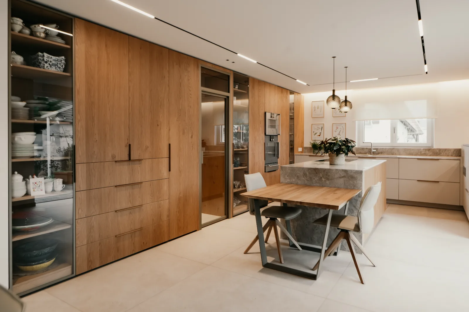 Cuisine sur mesure en bois — rénovation complète